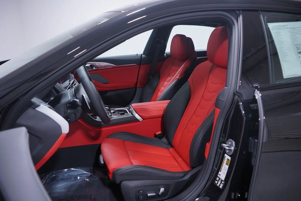 2026 BMW 8 Series M850i - Photo 7