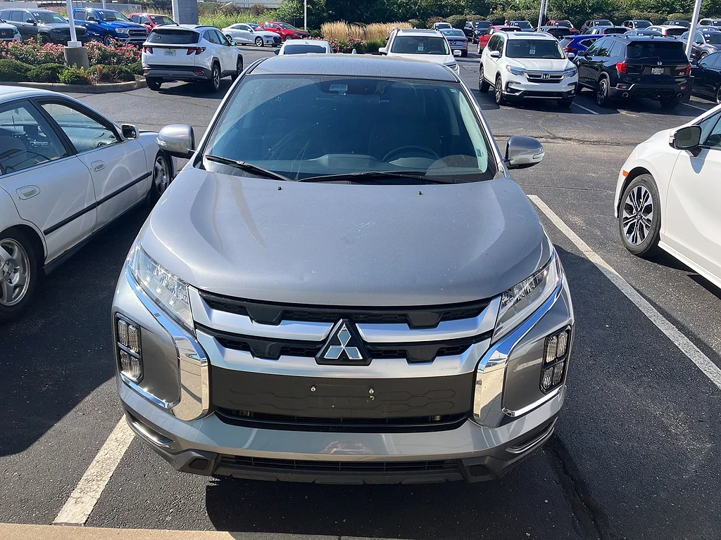 Used 2025 Mercury Gray Metallic Mitsubishi SE image 30