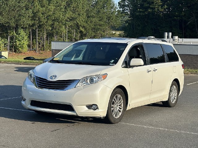 Used 2015 White Toyota XLE Premium image 2