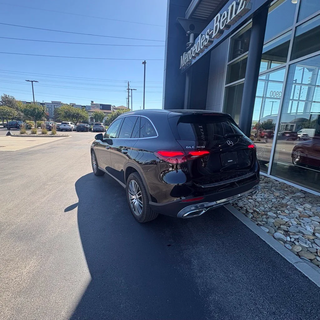 Used 2025 Black Mercedes-Benz GLC 300 image 8