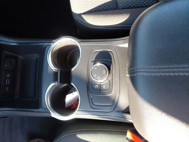 Used 2024 White GMC SLE image 22