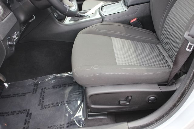 Used 2023 Silver Dodge SXT image 19
