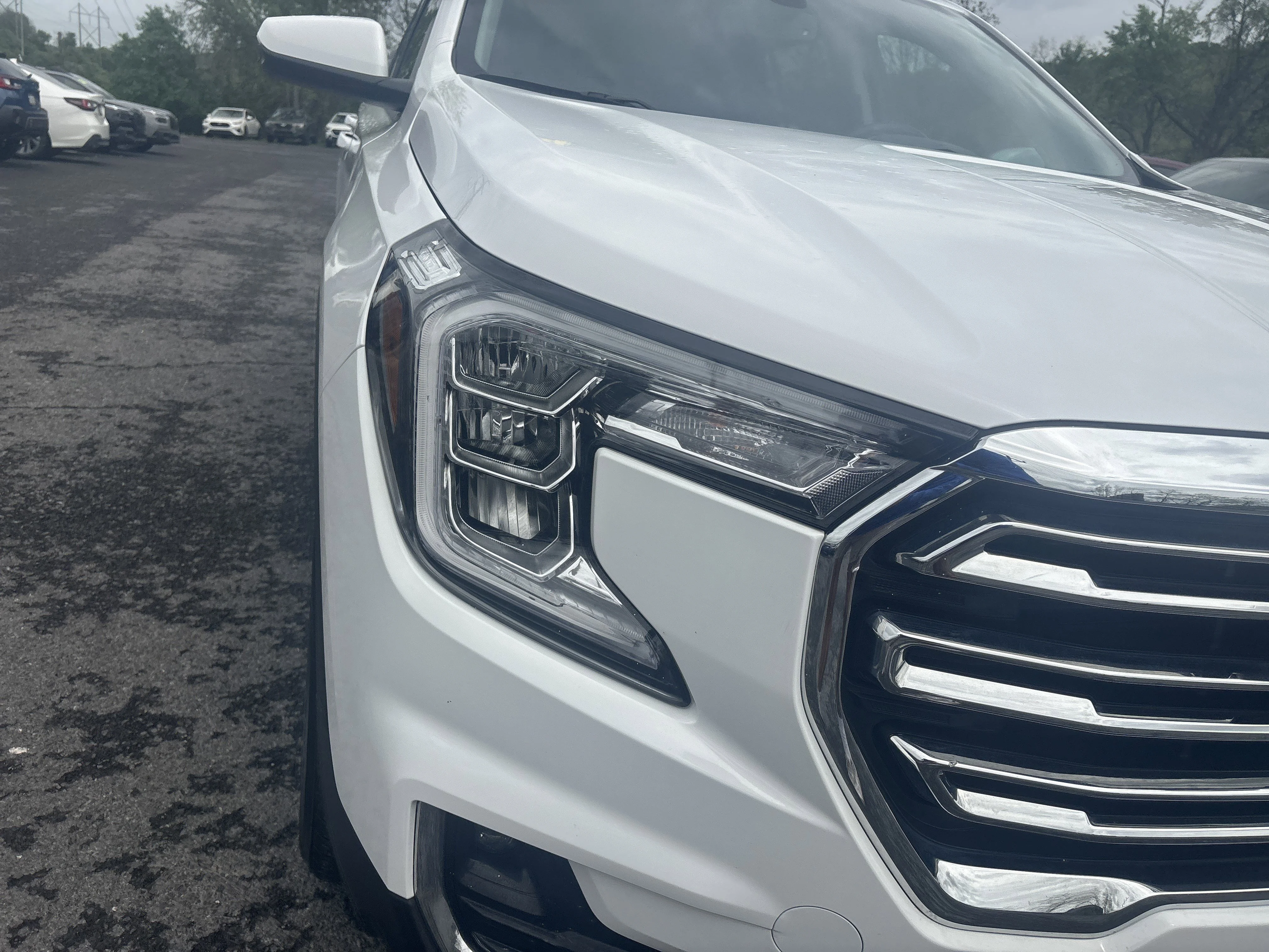 Used 2024 Summit White GMC SLT image 10
