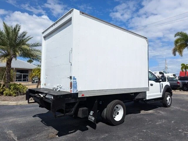 Used 2018  Ford XL image 6