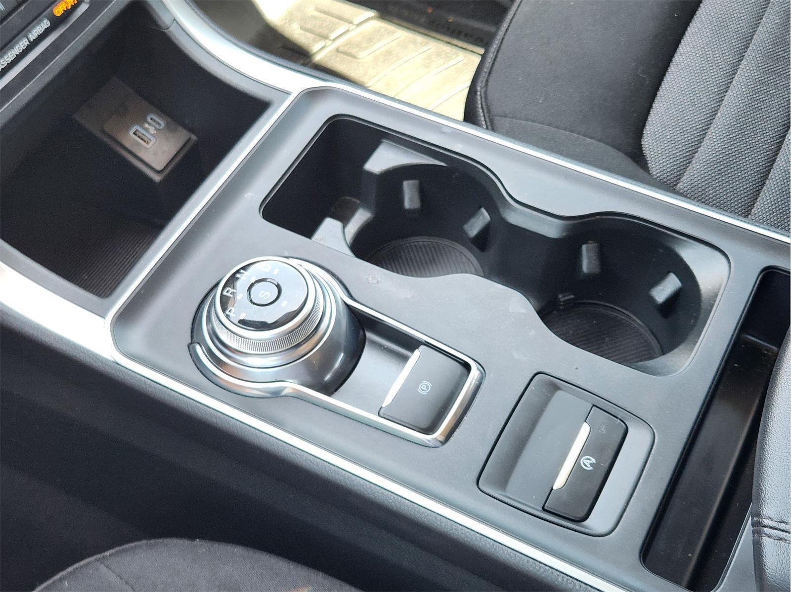 Used 2024 Stone Blue Ford SE image 18