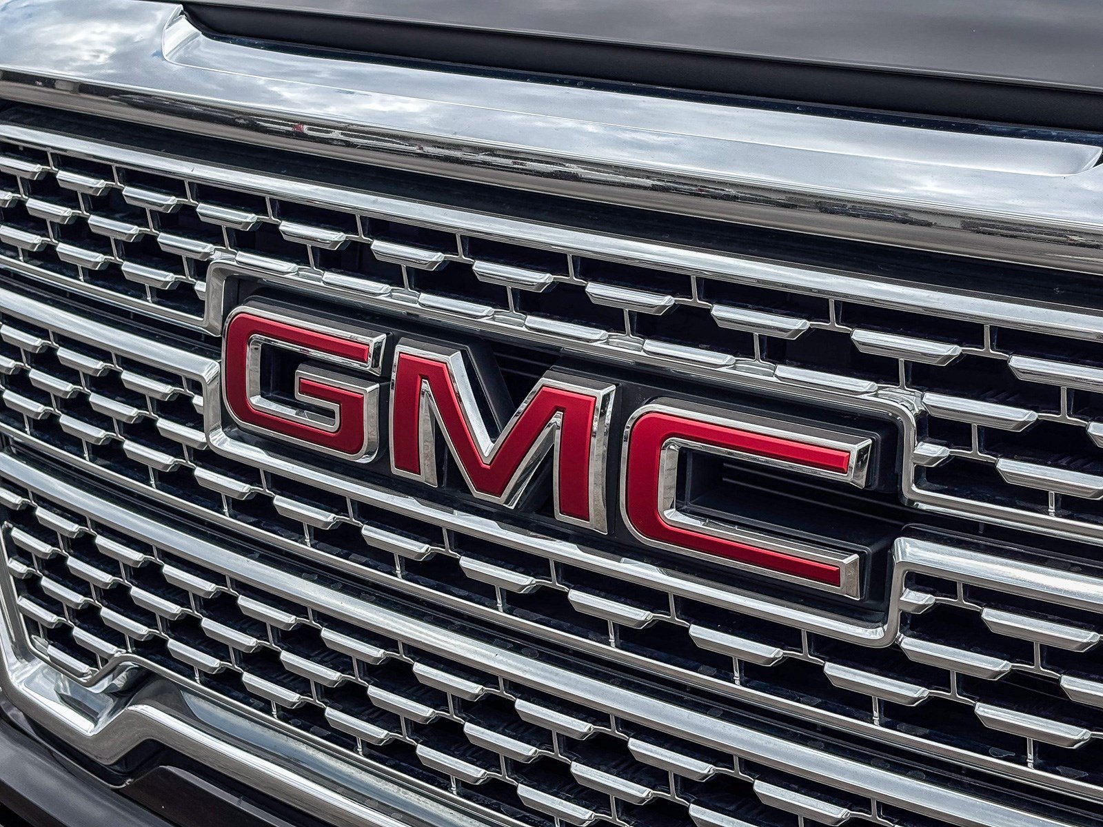 Used 2020 Onyx Black GMC Denali image 9
