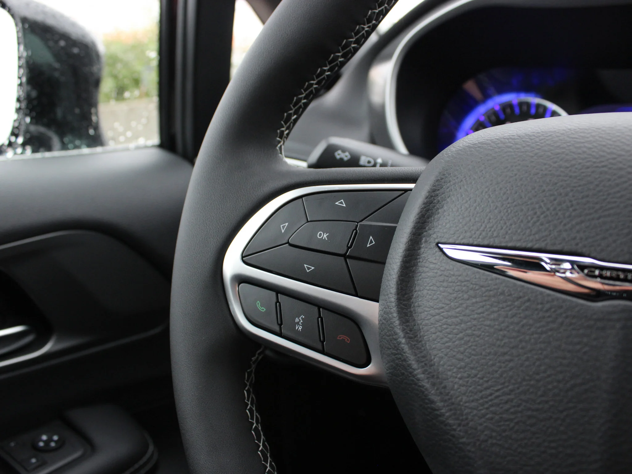Used 2025 Black Chrysler SXT*, Heated Leather, Remote Start, Apple CarPlay image 16