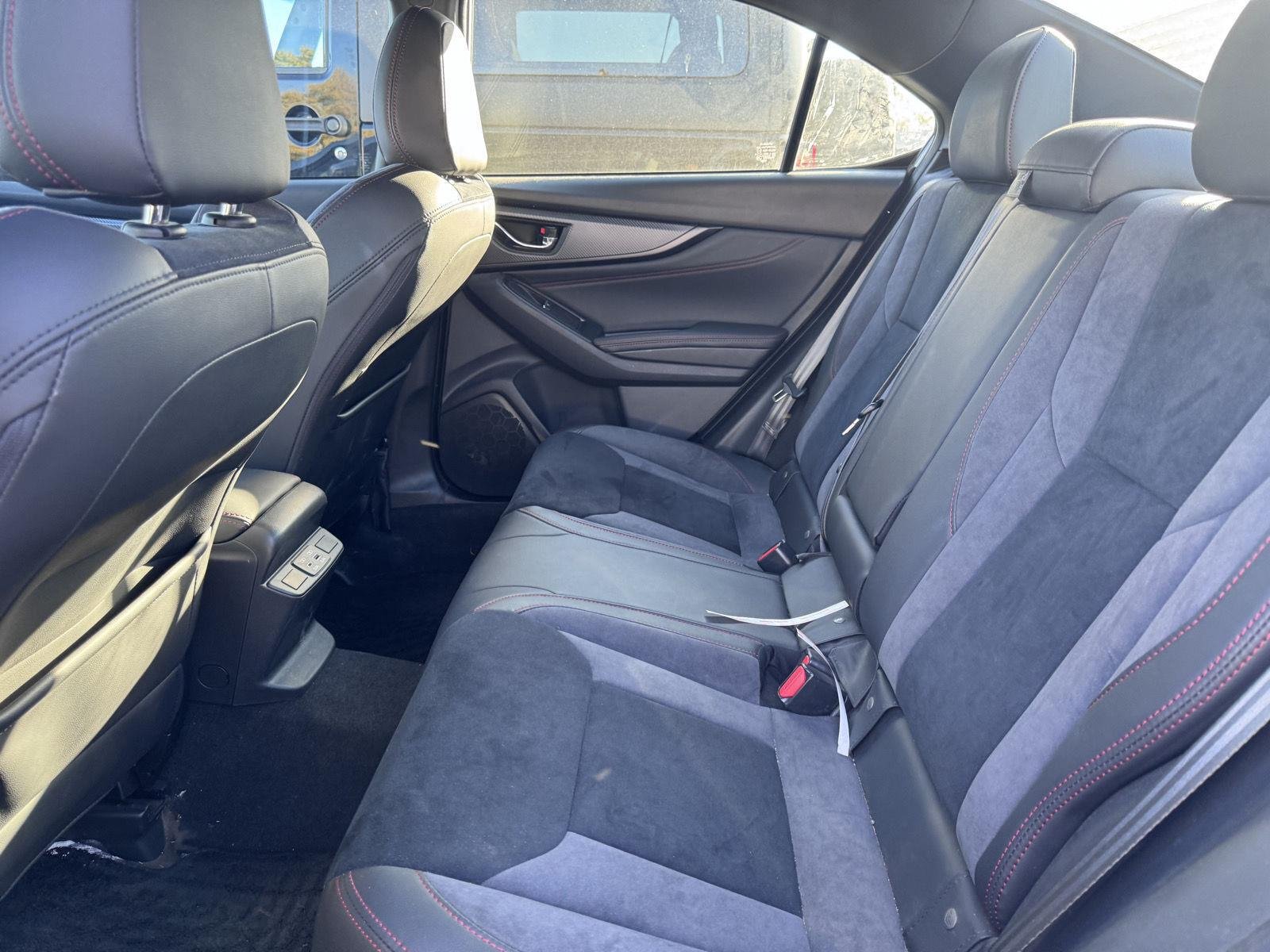 Used 2024 Ice Silver Metallic Subaru Limited image 11
