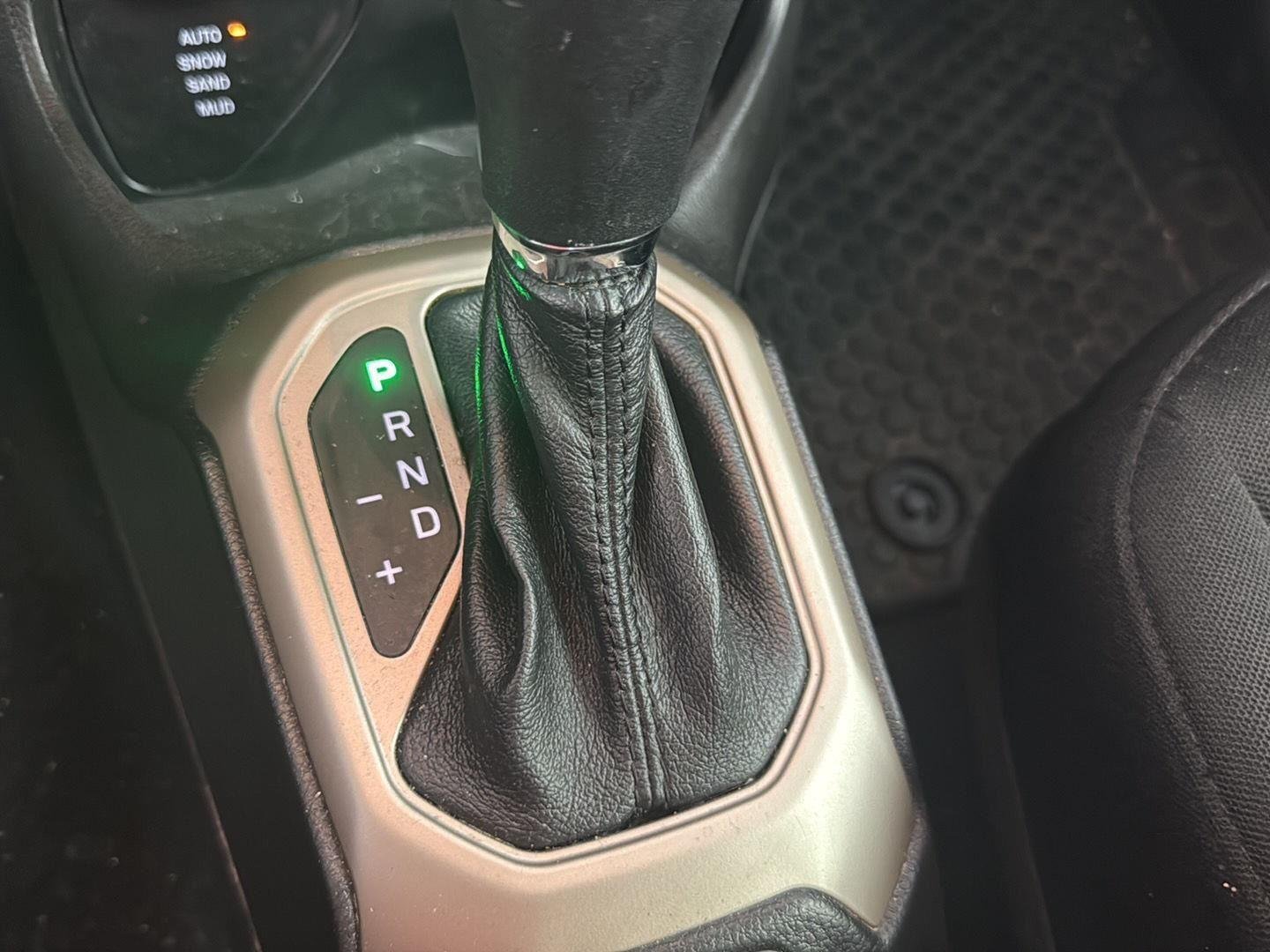 Used 2017 Granite Crystal Metallic Clearcoat Jeep Latitude image 13