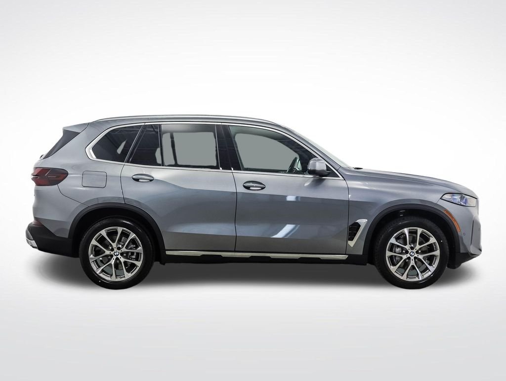 New 2026 Gray Metallic BMW xDrive40i image 6