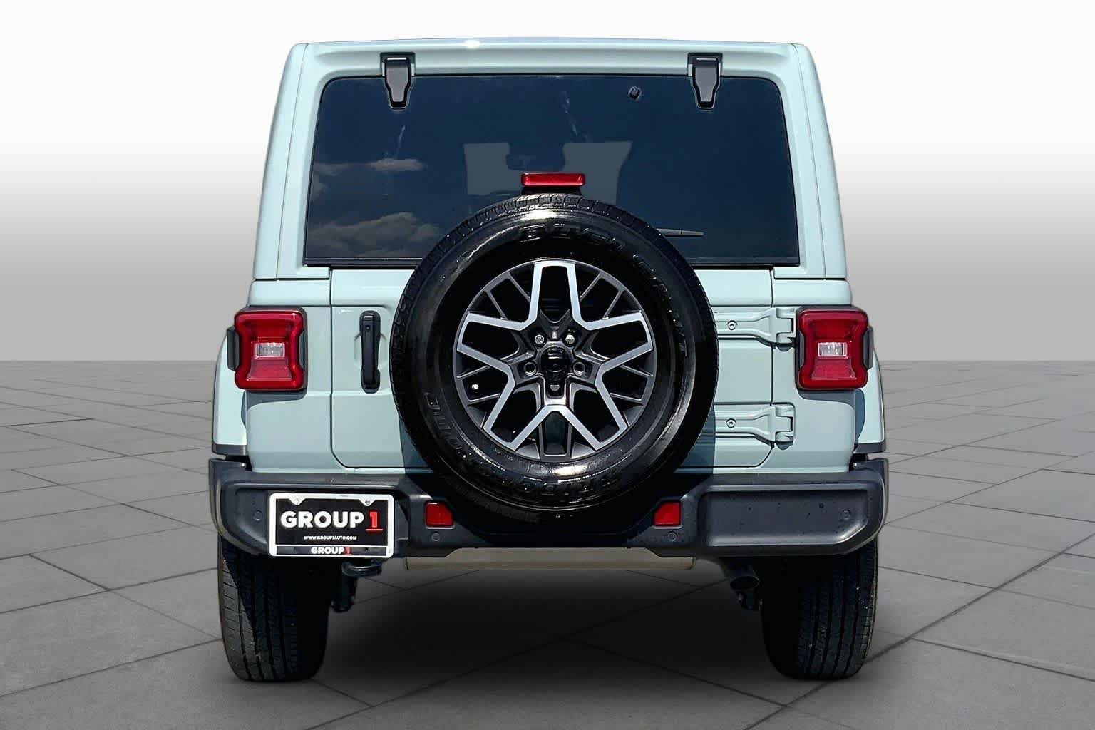 Used 2024 Earl Clearcoat Jeep Sahara image 5