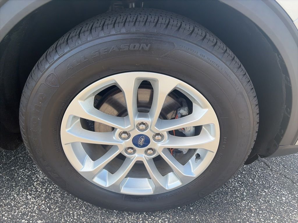 Used 2022 Silver Ford SE image 34