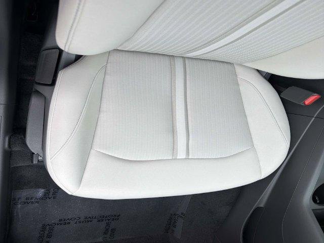 New 2026 White Hyundai SE image 13