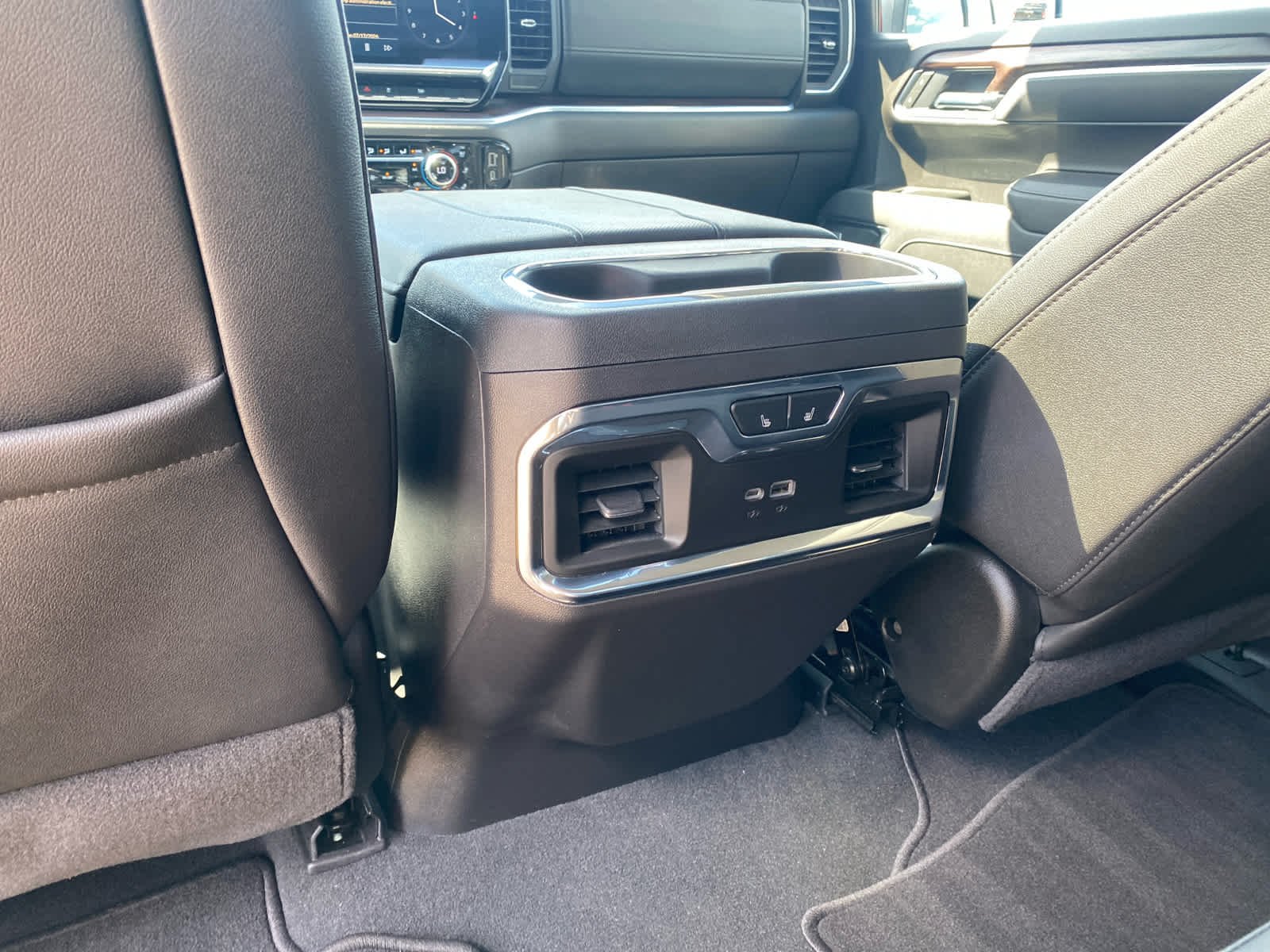 Used 2025 White Frost Tricoat GMC SLT image 23