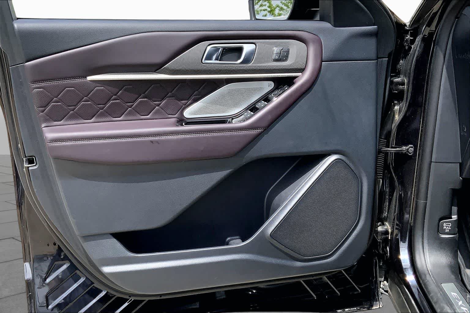 Used 2025 Agate Black Metallic Ford Platinum image 21