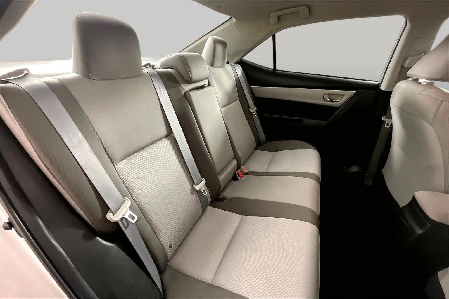 Used 2017 Classic Silver Metallic Toyota L image 19