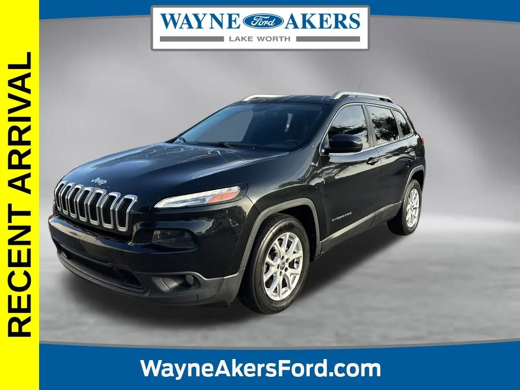 Used 2015 Brilliant Black Crystal Pearlcoat Jeep Latitude image 1