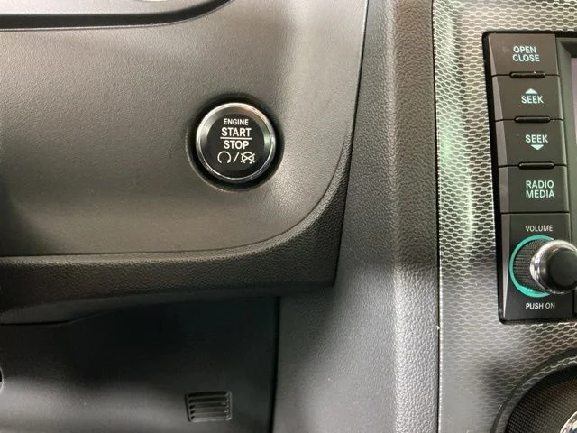 Used 2014 Crystal Metallic Dodge R/T image 21