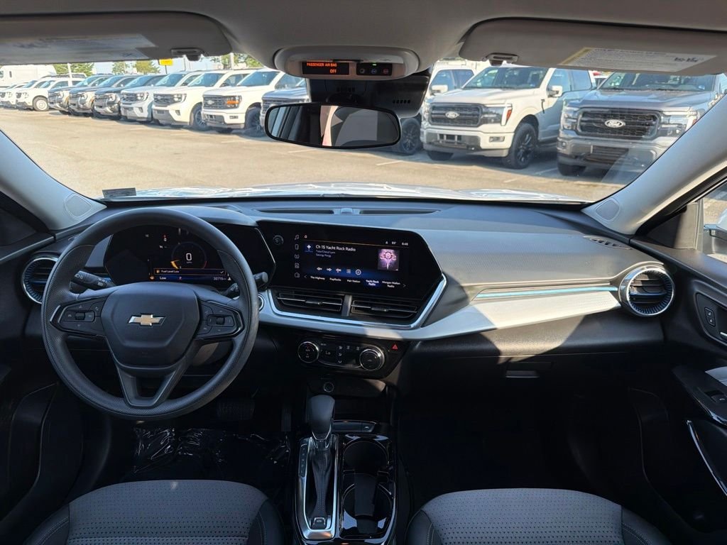 Used 2025 Summit White Chevrolet LT image 24