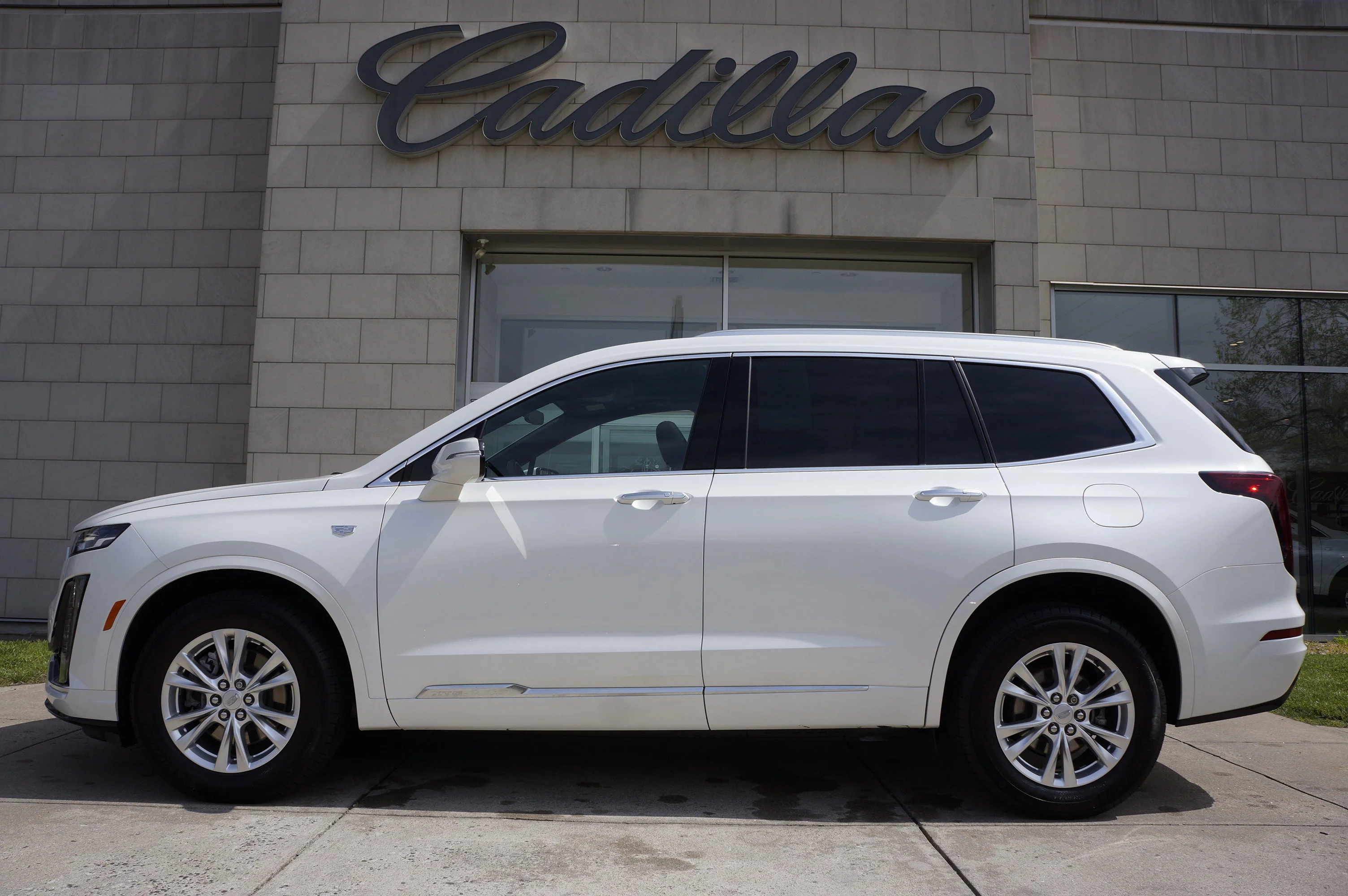 Used 2024 Crystal White Tricoat Cadillac AWD Luxury image 10