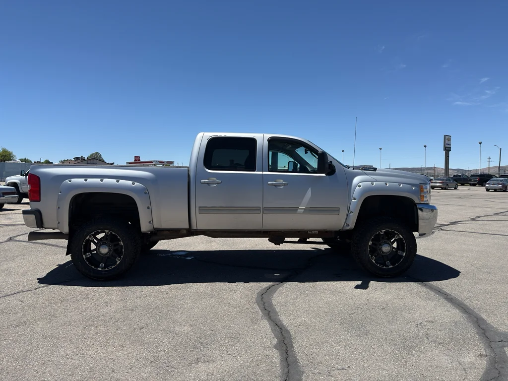 Used 2010 SHEER SILVER METALLIC Chevrolet LTZ image 4
