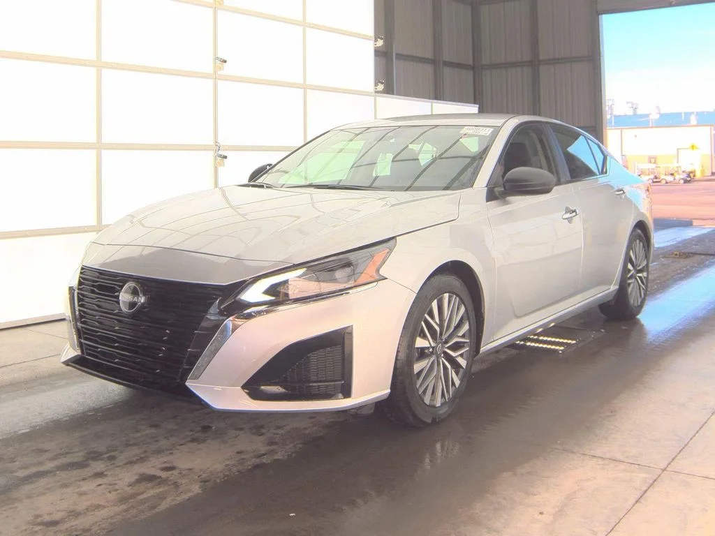 Certified Used 2024 Silver Nissan 2.5 SV image 1