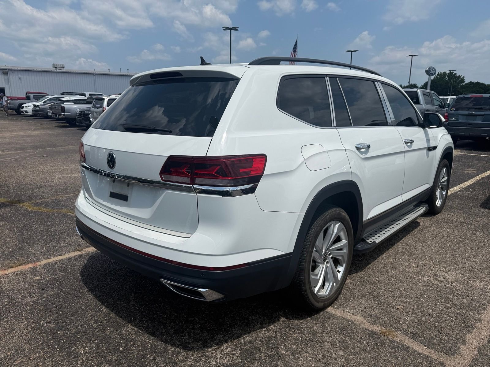Used 2021 Pure White Volkswagen 3.6L V6 SE w/Technology image 7