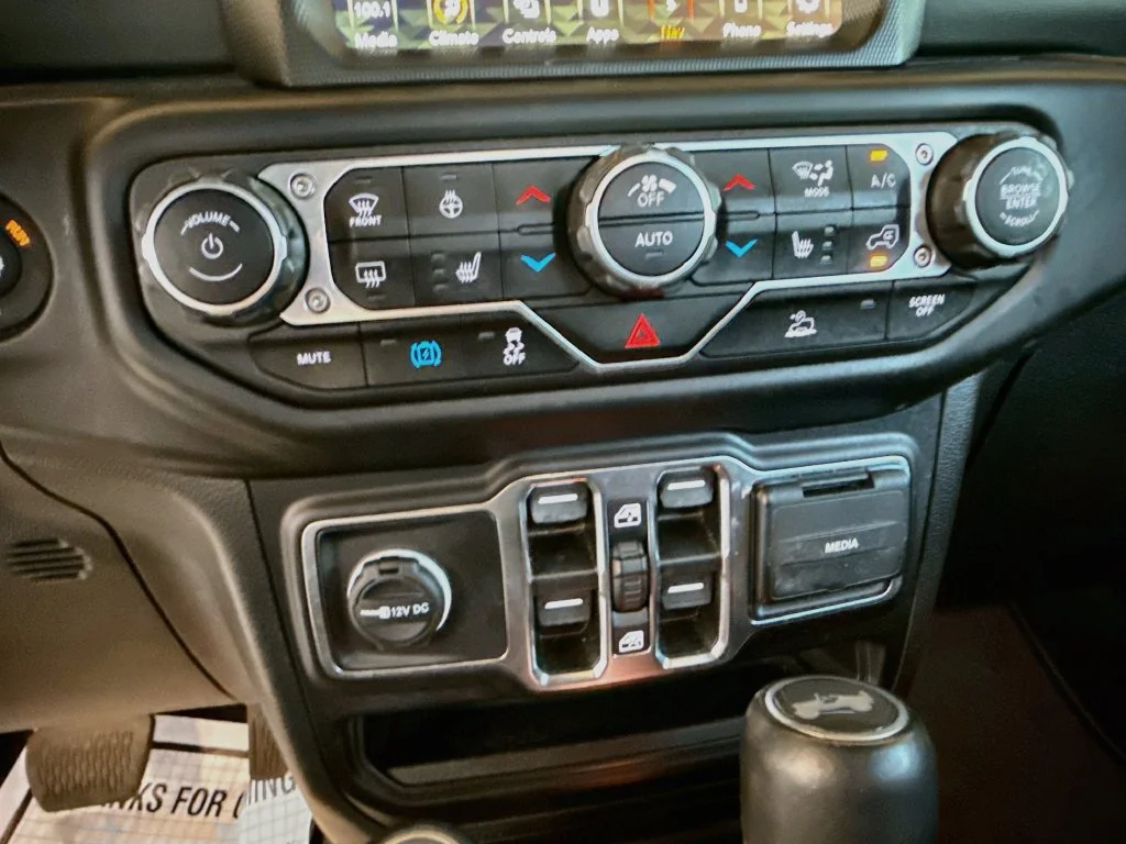 Used 2022  Jeep Unlimited Sahara 4xe image 15
