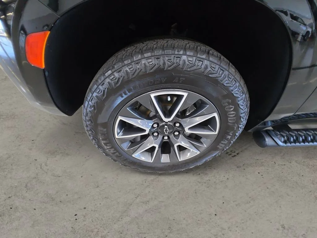 Used 2023 Black Chevrolet Z71 image 9