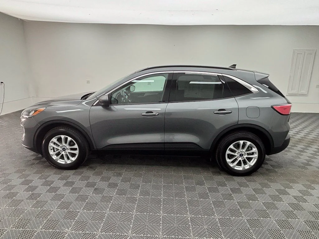 Used 2022 Gray Ford SE image 13