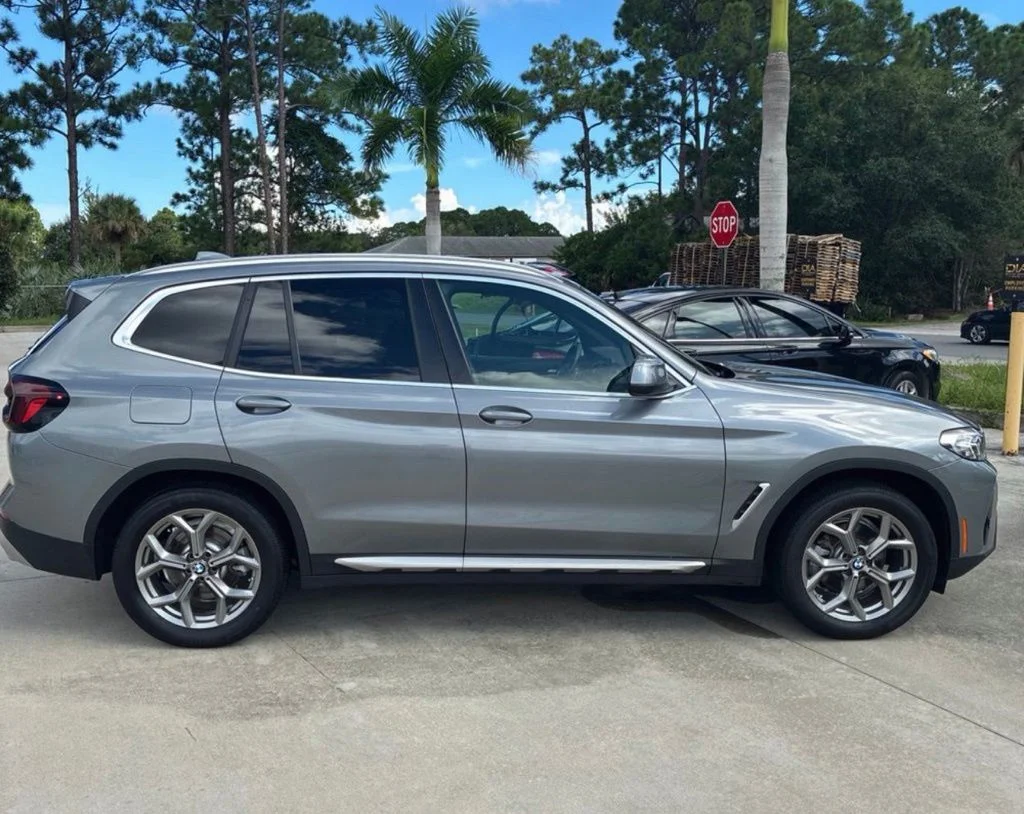 Used 2024 Gray BMW sDrive30i image 8