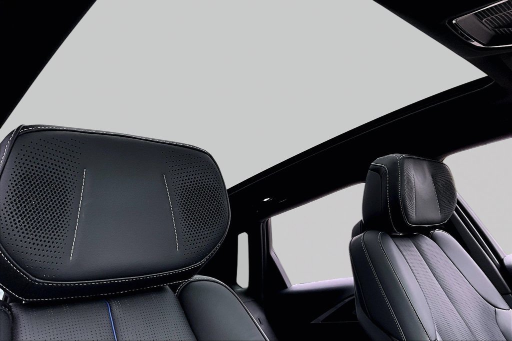 Used 2023 Gray Cadillac Luxury image 17