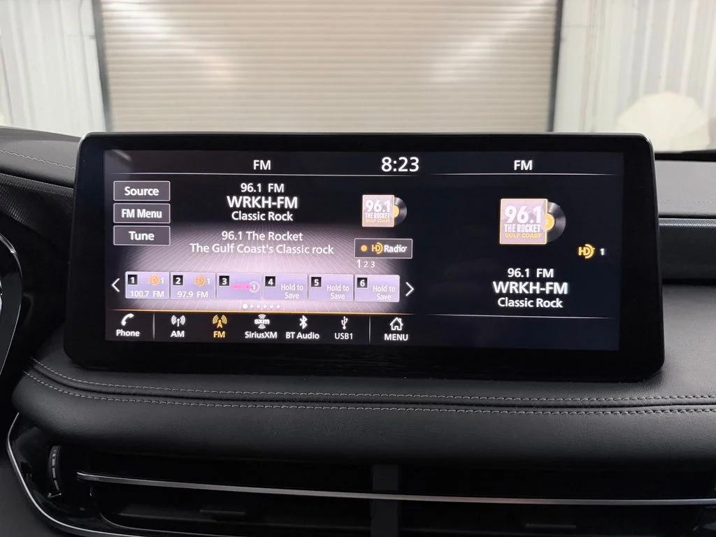 Certified Used 2023 Gray INFINITI LUXE image 22