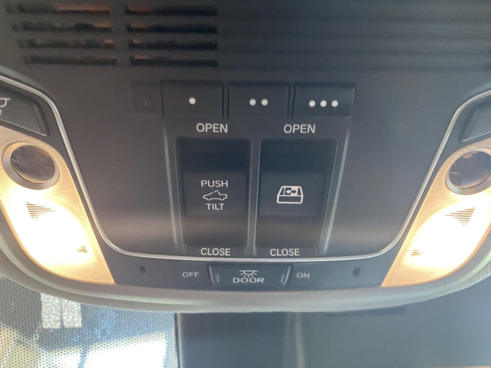 Used 2017 Modern Steel Metallic Honda RTL-E image 22