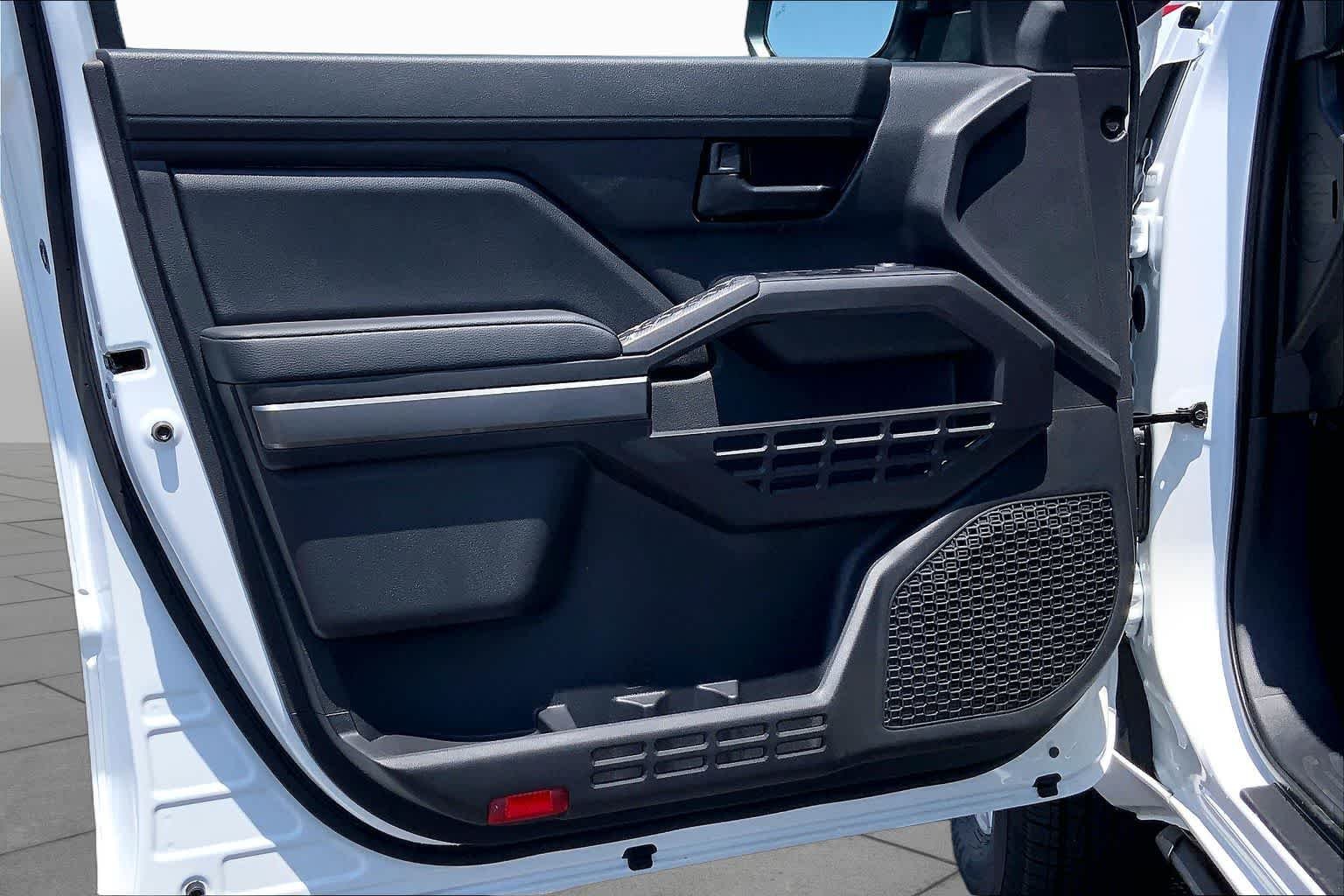 2026 Toyota Tacoma SR5 - Photo 10