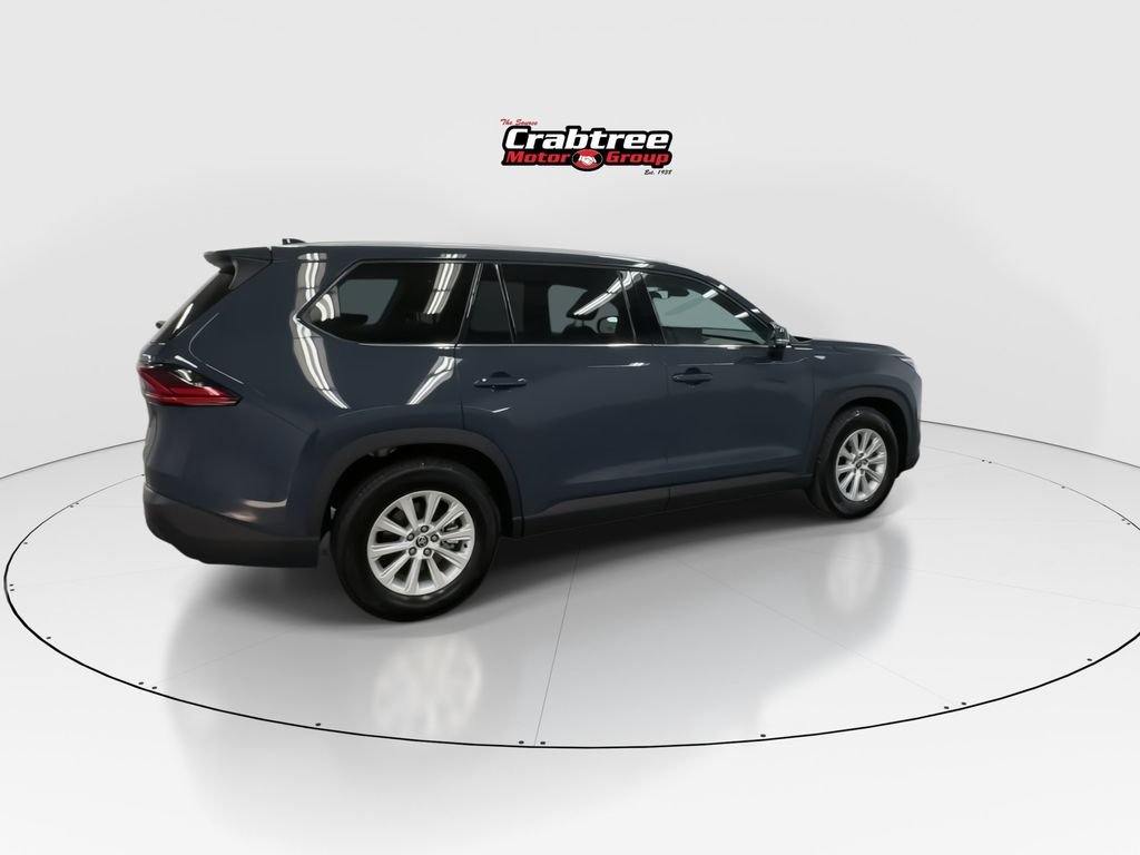 Used 2025 White Toyota XLE image 8