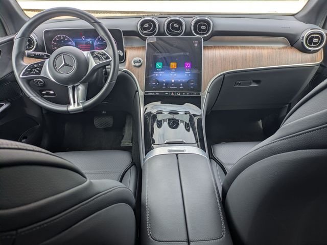 Used 2025 Black Mercedes-Benz GLC 300 image 23