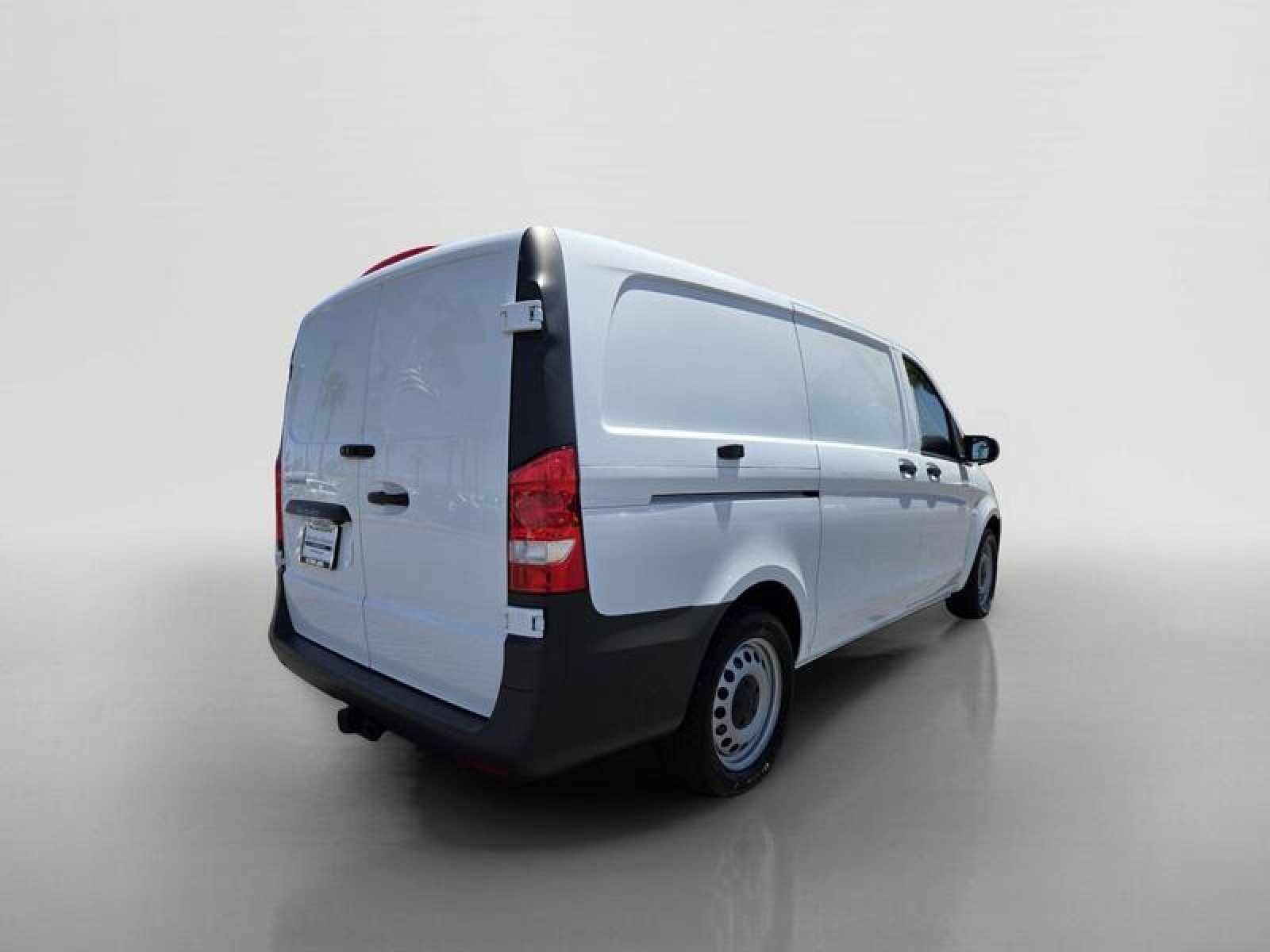 Used 2022 Arctic White Mercedes-Benz Metris image 5