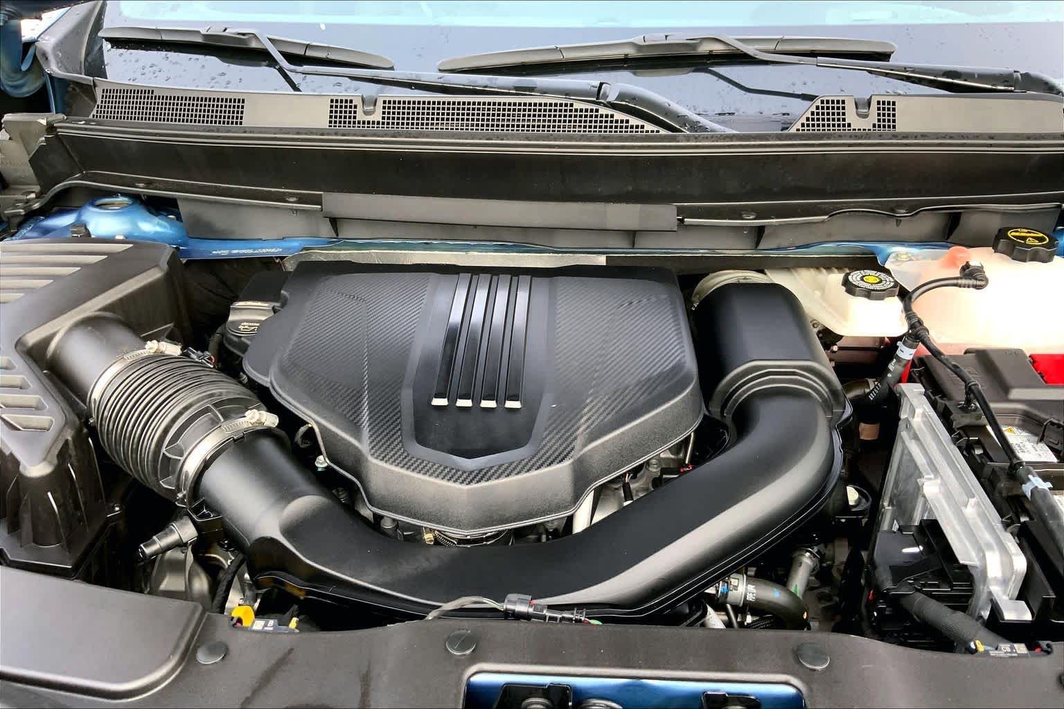 Used 2025 Lakeshore Blue Metallic Chevrolet FWD LT image 31