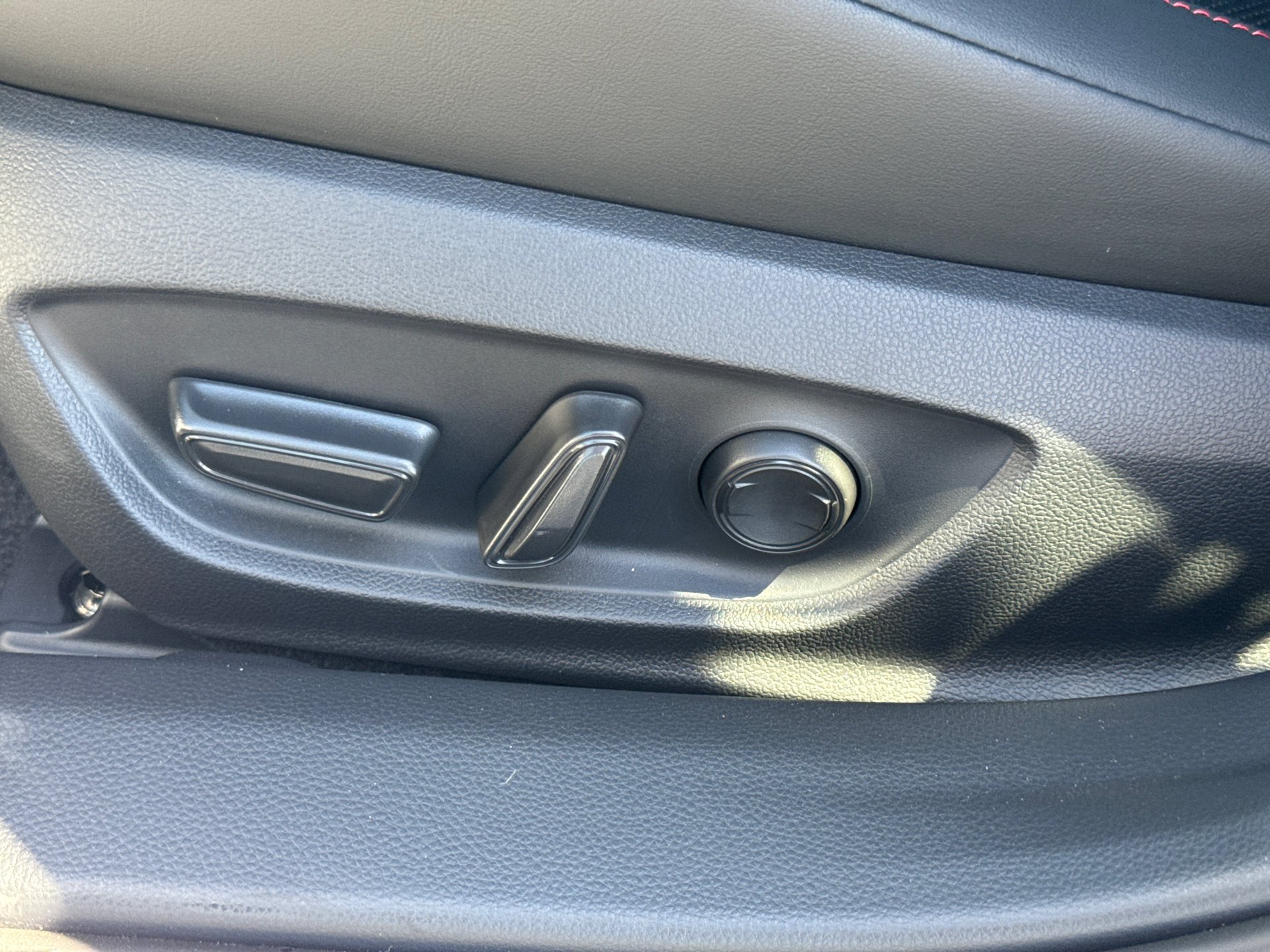 New 2026 Wind Chill Pearl <sup>1</sup> Toyota  XSE image 27