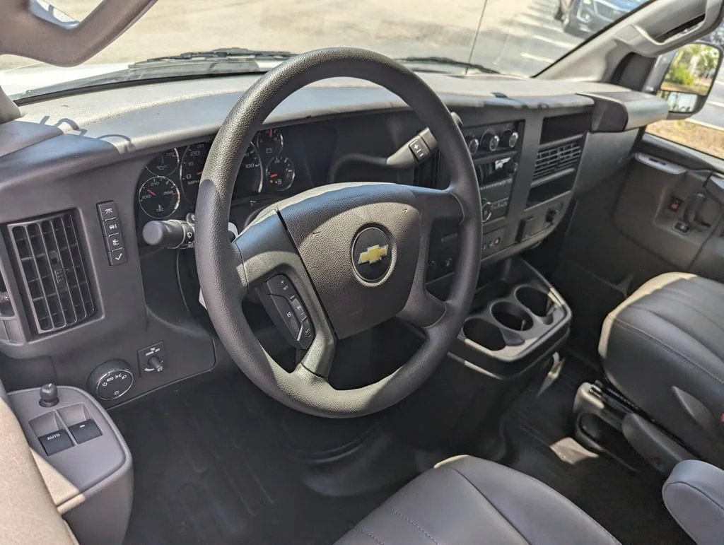 2025 Chevrolet Express Cargo Work Van - Photo 8