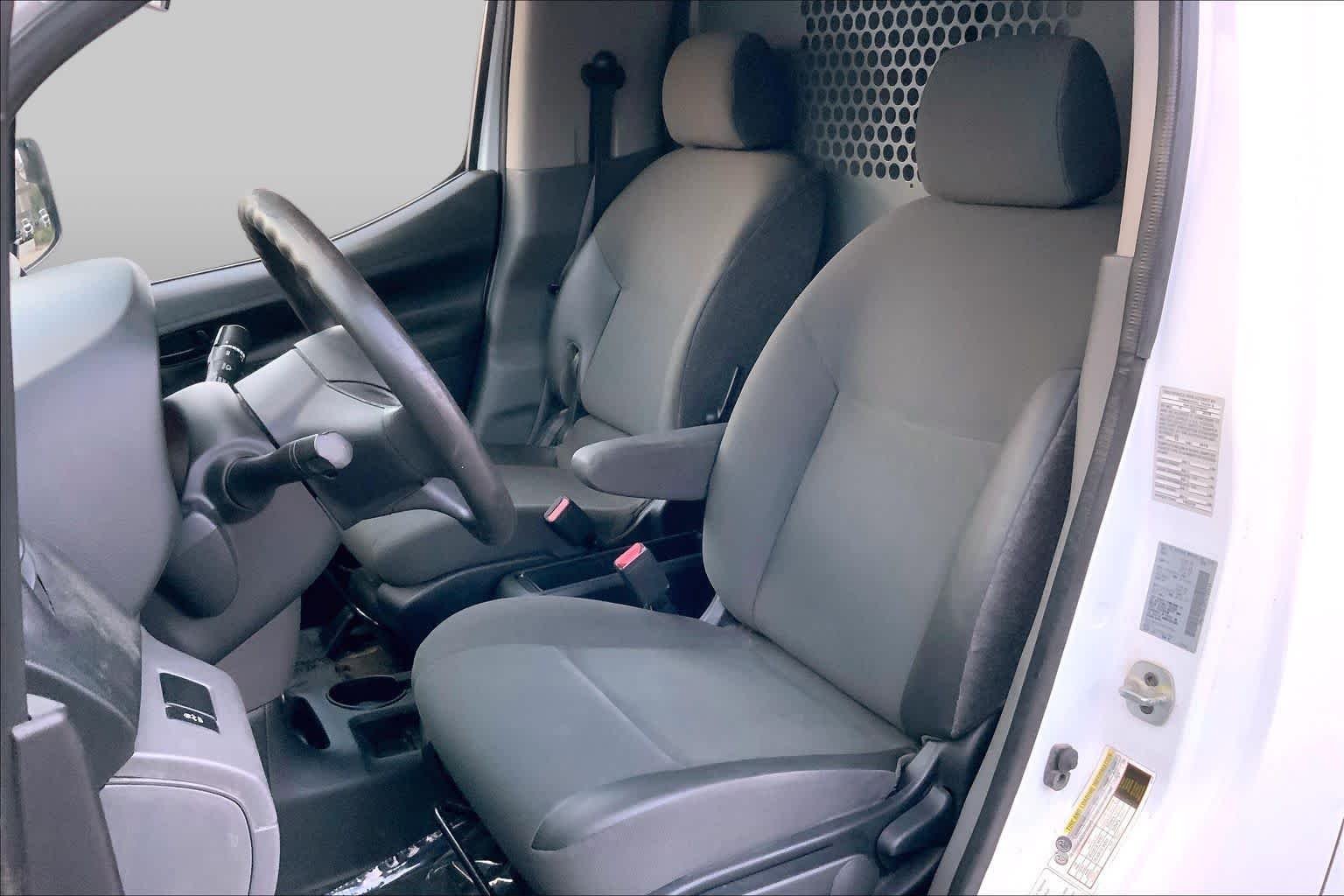 Pre-Owned 2015 Nissan NV200 S