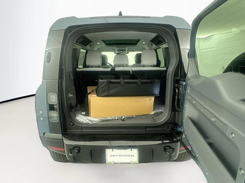 New 2026 Tasman Blue Land Rover X-Dynamic SE image 26