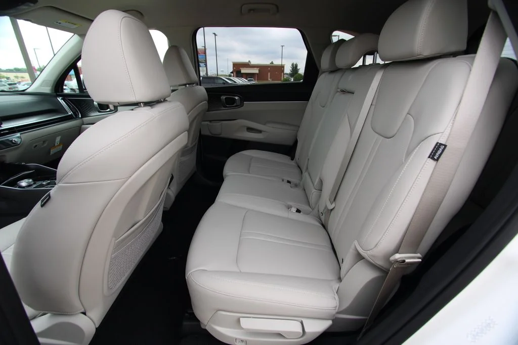 New 2026 Snow White Pearl Kia EX image 7
