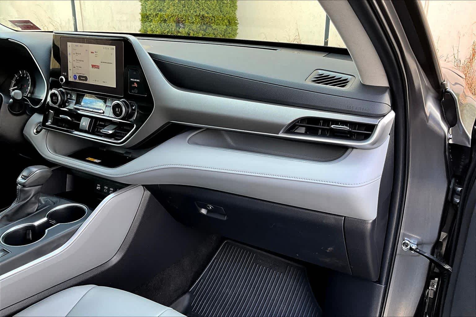 2025 Toyota Highlander XLE - Photo 19