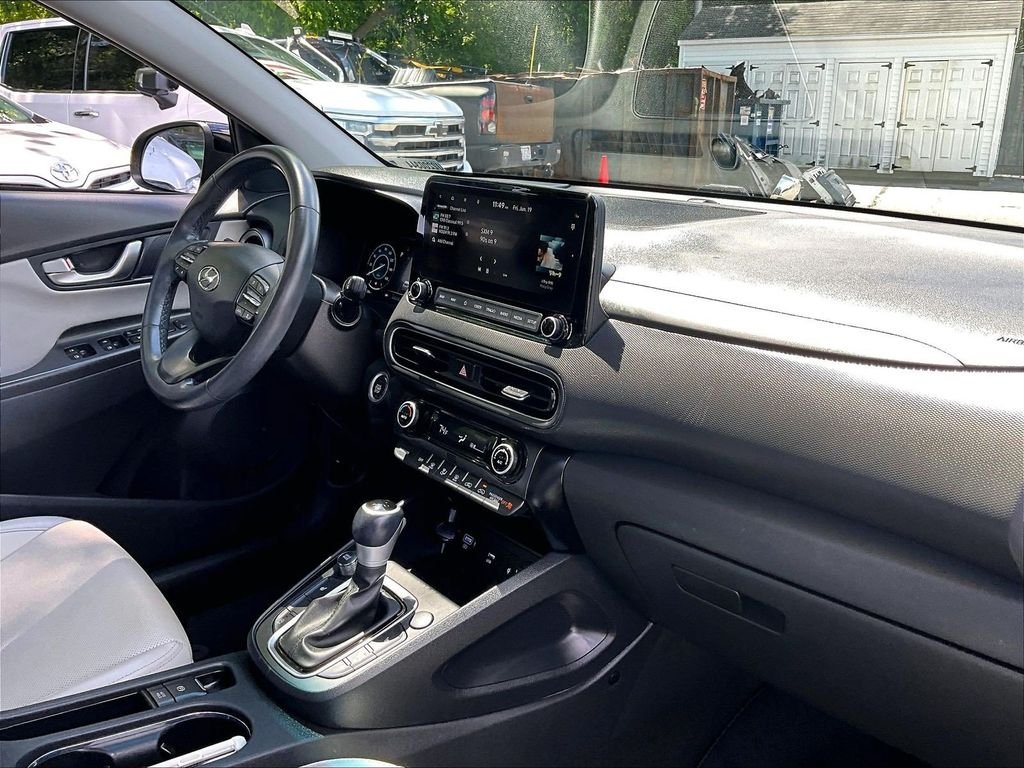 Used 2023 Black Hyundai Limited image 21