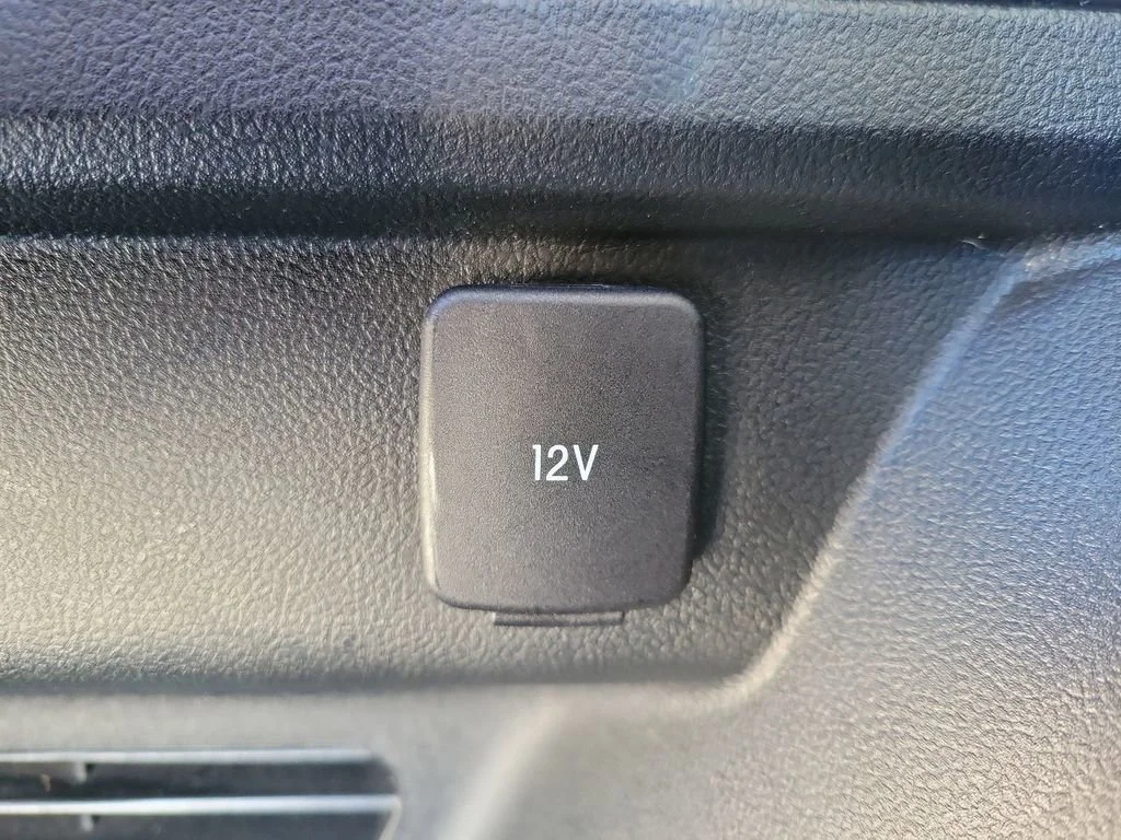 Used 2020  Ford Titanium Hybrid image 9
