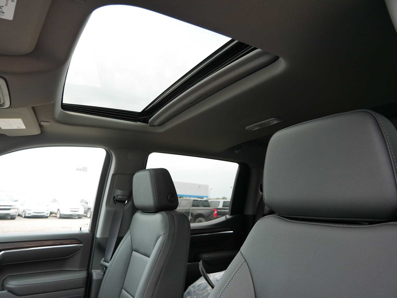 2026 GMC Sierra 1500 SLT - Photo 18