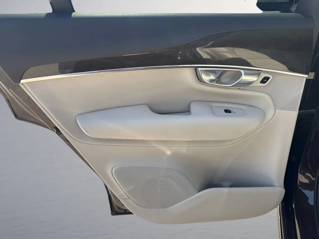 Used 2018  Volvo Momentum image 28