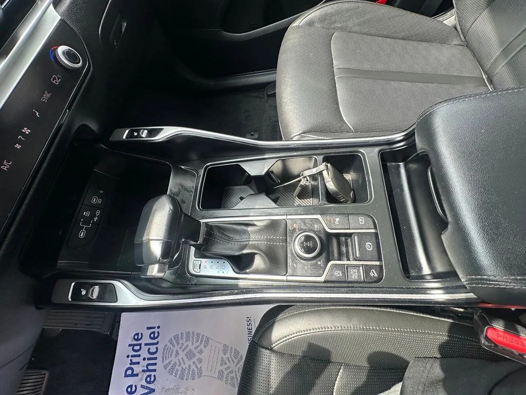 Used 2024 Silver Kia S image 18